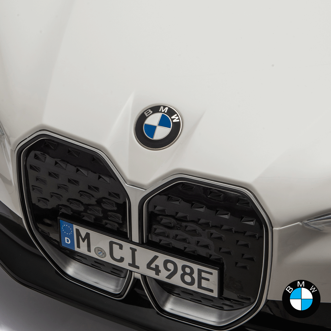 Carro BMW i4 Branco 12V c/ Controlo Remoto - Image 7